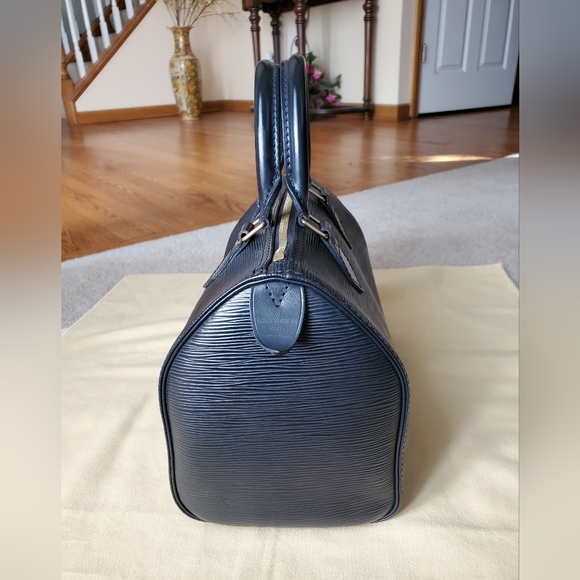 Louis Vuitton Speedy 25 Epi Black Handbag - Picture 4 of 16
